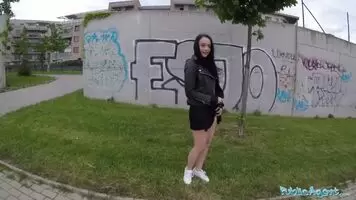 She flashing her ass in public place