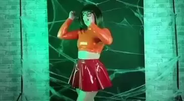 Shiny slowmode Velma cosplay