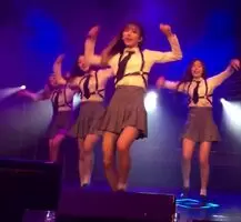 Dreamcatcher - Yoohyeon, SuA, JiU, Dami thighs