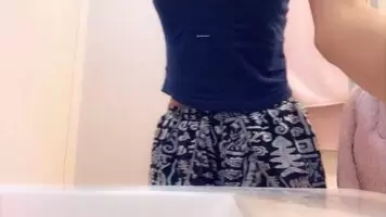 She tiny but she packin