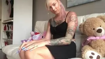 Made a big mess on my thigh for y'all 💦😘