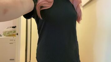 I like wearing baggy t shirts, I think you guys like what’s underneath though 👅 Am I wrong?