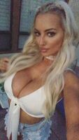 Lindsey Pelas has some absolute cannons on her