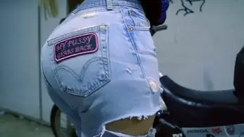 KREAM x MO BOUNCE