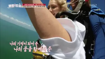 hyoyeon hug boob