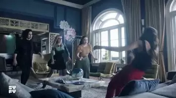 Olivia Taylor Dudley so bouncy