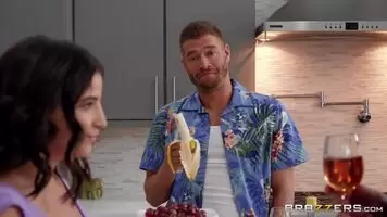Don't know who she is, but the scene's hot