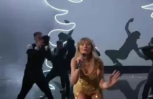 Taylor Swift plot