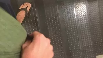 piss in stairwell
