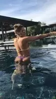 Wet booty shake