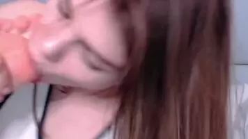 AniButler sucking her toes with her wet DSLs