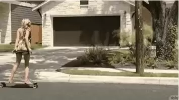 She Flashes Her Ass While Skateboarding