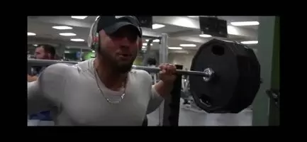 A video of me doing what I do best...squatting 😜