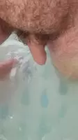 Pissing into the bath 😜