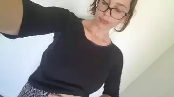 Reveal followed by a sexy little jiggle