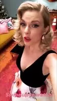Taylor Swift giving us the view she knows we want.