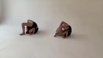 Dyed or Blonde contortionist?