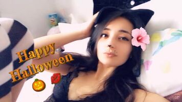 Happy Halloween Losers 🎃 it’s the perfect night to be tricked by me while I receive your treats 😈 Send me your cash and candy and maybe I won’t trick you too hard 😘💋 kik: PeachyLittleSecrets xx