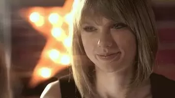Taylor Swift and Karlie Kloss arm wrestling to decide who goes down on who