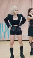ITZY - Chaeryeong & Ryujin