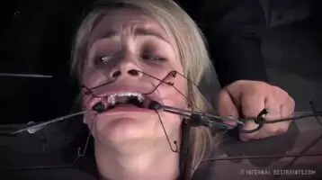Winnie Rider gets her mouth stretched open wide