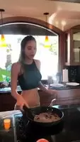 Kitchen dancer