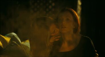 Julianne Moore and Amanda Seyfried’s hot scene in Chloe