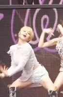 TWICE - Jihyo, Chaeyoung, Nayeon, Dahyun & Momo