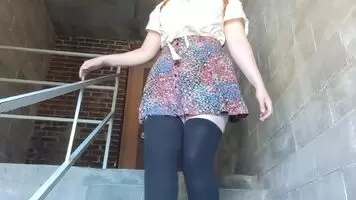 Hi, here's my pale booty 😊