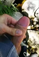 It felt awesome to enjoy the nature at the small stream🐟