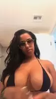 Applying baby oil 😍