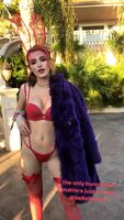 I don't care for Bella Thorne's rave girl party look, but I do approve of her outfit. :)