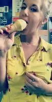let me dazzle you with my one-handed office shenanigans