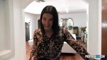 La Sirena - Pro Gamer Buys House