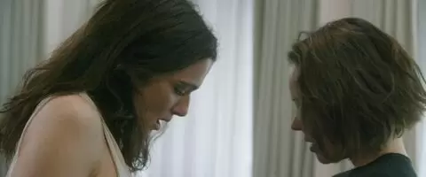 Rachel Weisz and Rachel McAdams exchanging body fluids